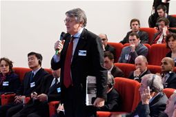 Stefano Micossi, from event host Assonime, asks a question from the floor